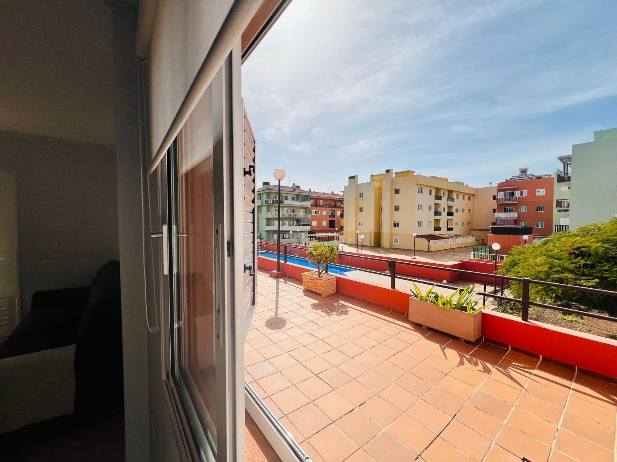 Terraza Del Sol Con Piscina En Appartamento *